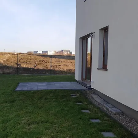 Wygodny, nowy dom całoroczny 8km od centrum miasta